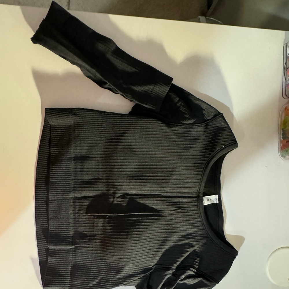 size 6 ebb to street lululemon padded cropped top